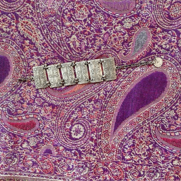 Boho silver toned dangle bracelet with flower stamps, Adjustable, Vintage Look - Picture 6 of 10